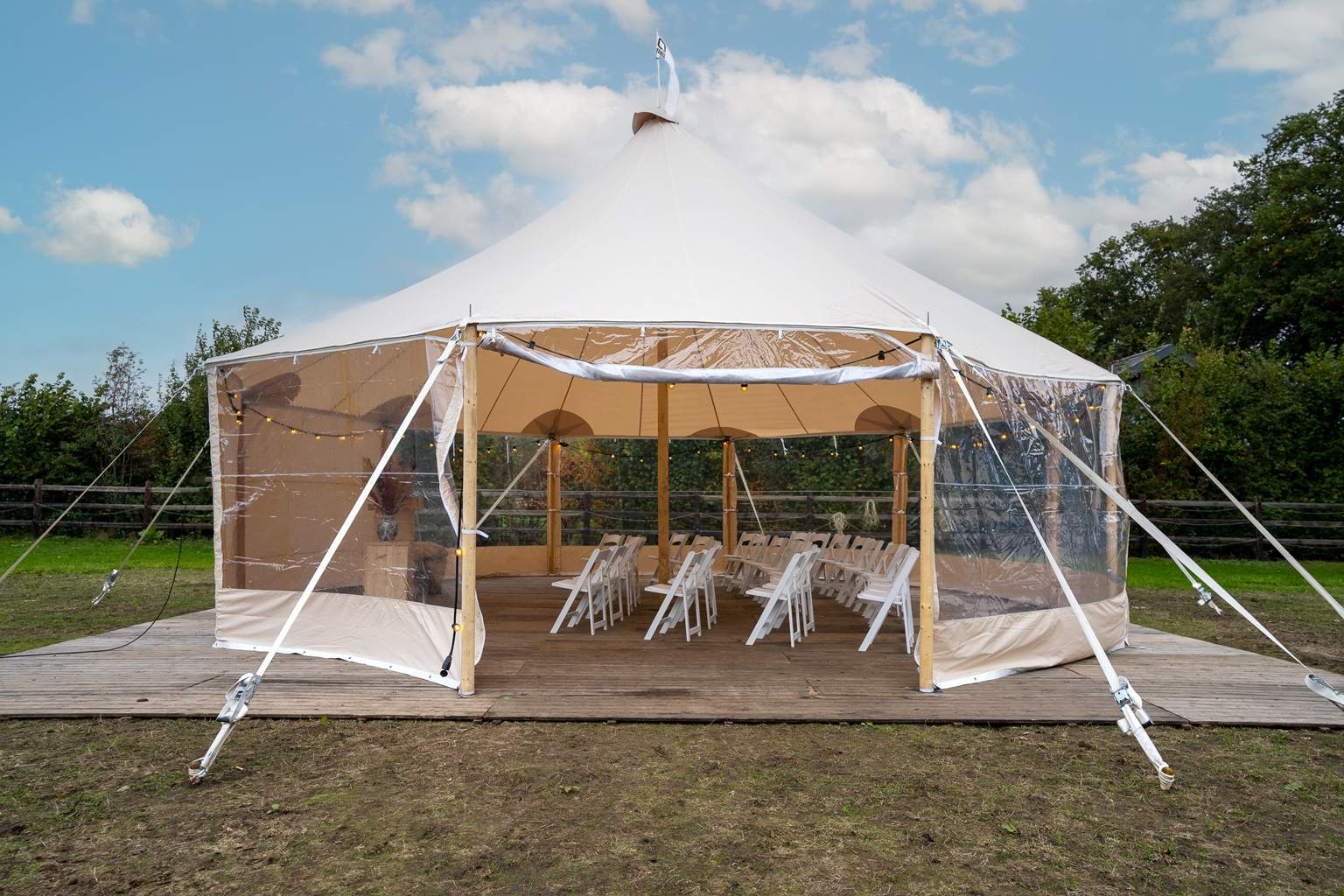 Sailcloth Tent 10 x 10 Meter | VDO Events: Ervaar ruimte met stijl in onze Sailcloth tent van 10 bij 10 meter. Perfecte voor kleinschalige evenementen.
